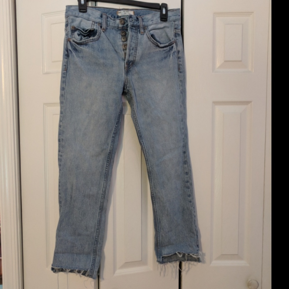Free People lightwash jeans w/ raw step hem bottom